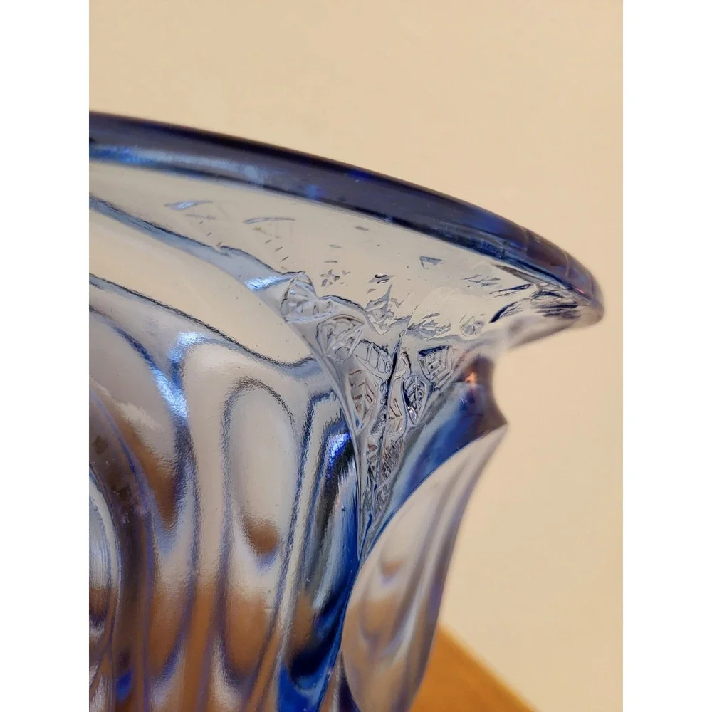 L.E. Smith Pressed Glass Cobalt Blue Etched Raised Floral Design 3D Footed Vase‎